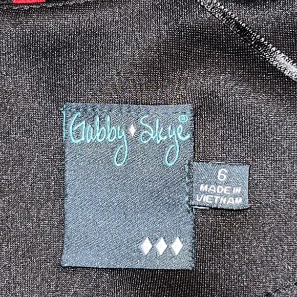 Gabby Skye size 6 dress red and black zipper close back 3/4 sleeves fit & flare - Picture 10 of 13